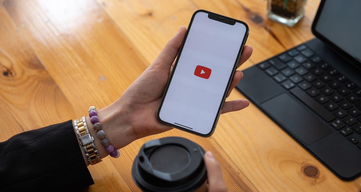 Tuliskan Alasan Media YouTube Sebagai Media Berbagi Video Terbesar di Dunia Disukai dan Dijadikan Rujukan Juga Untuk Pemasaran